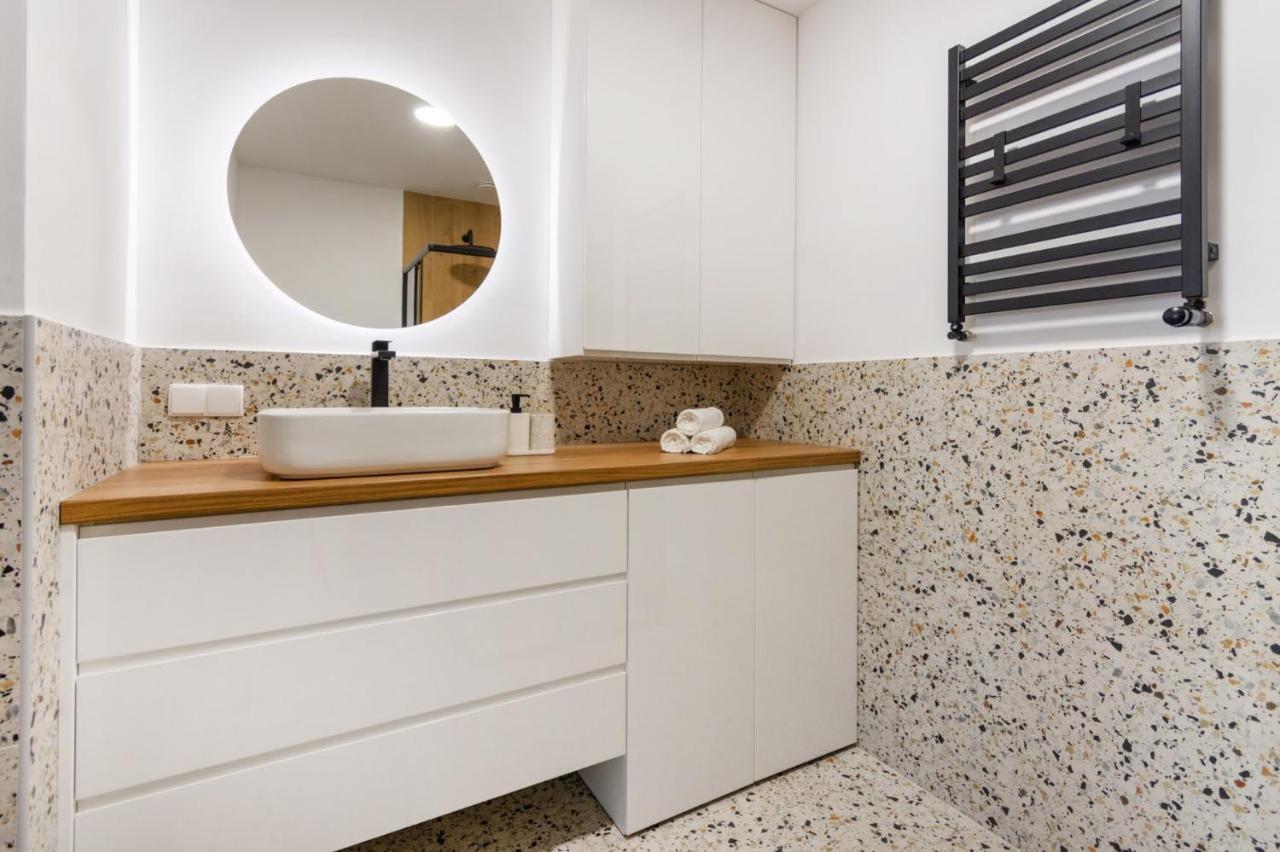 Apartamenty Ktw カトヴィツェ エクステリア 写真