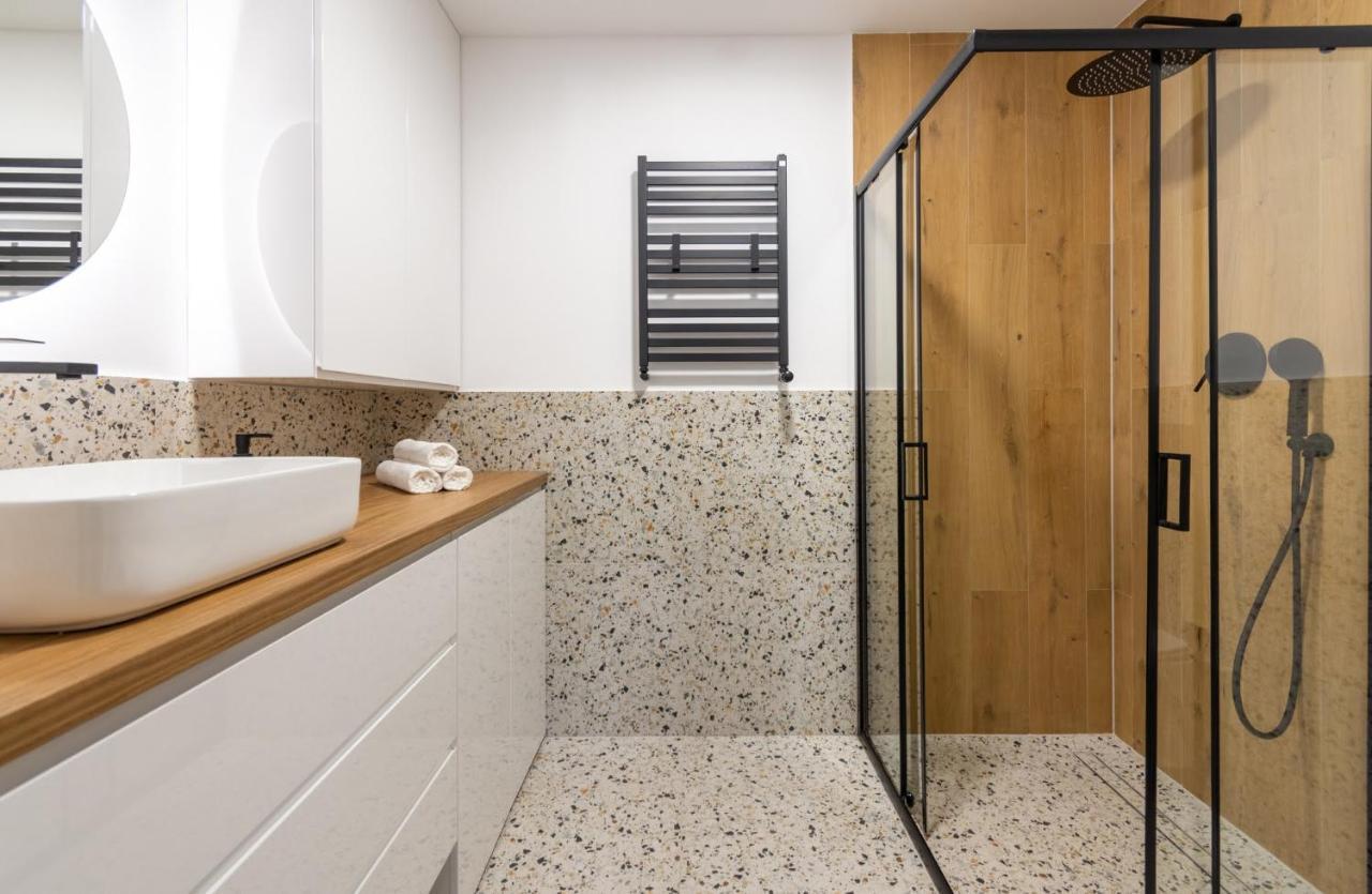 Apartamenty Ktw カトヴィツェ エクステリア 写真