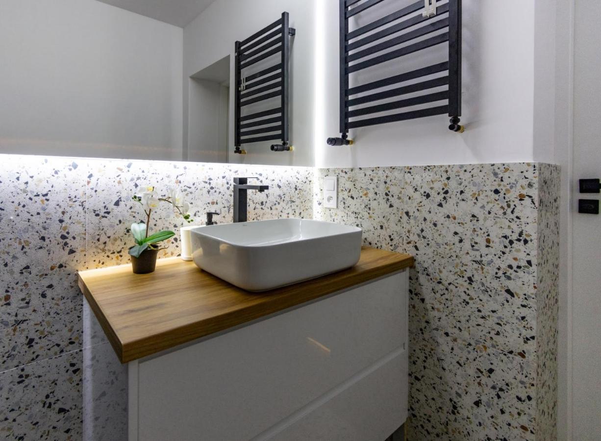 Apartamenty Ktw カトヴィツェ エクステリア 写真